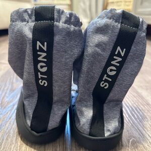 Stonz Charcoal Booties- size large